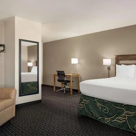 Baymont By Wyndham Rawlins Hotel Exterior foto